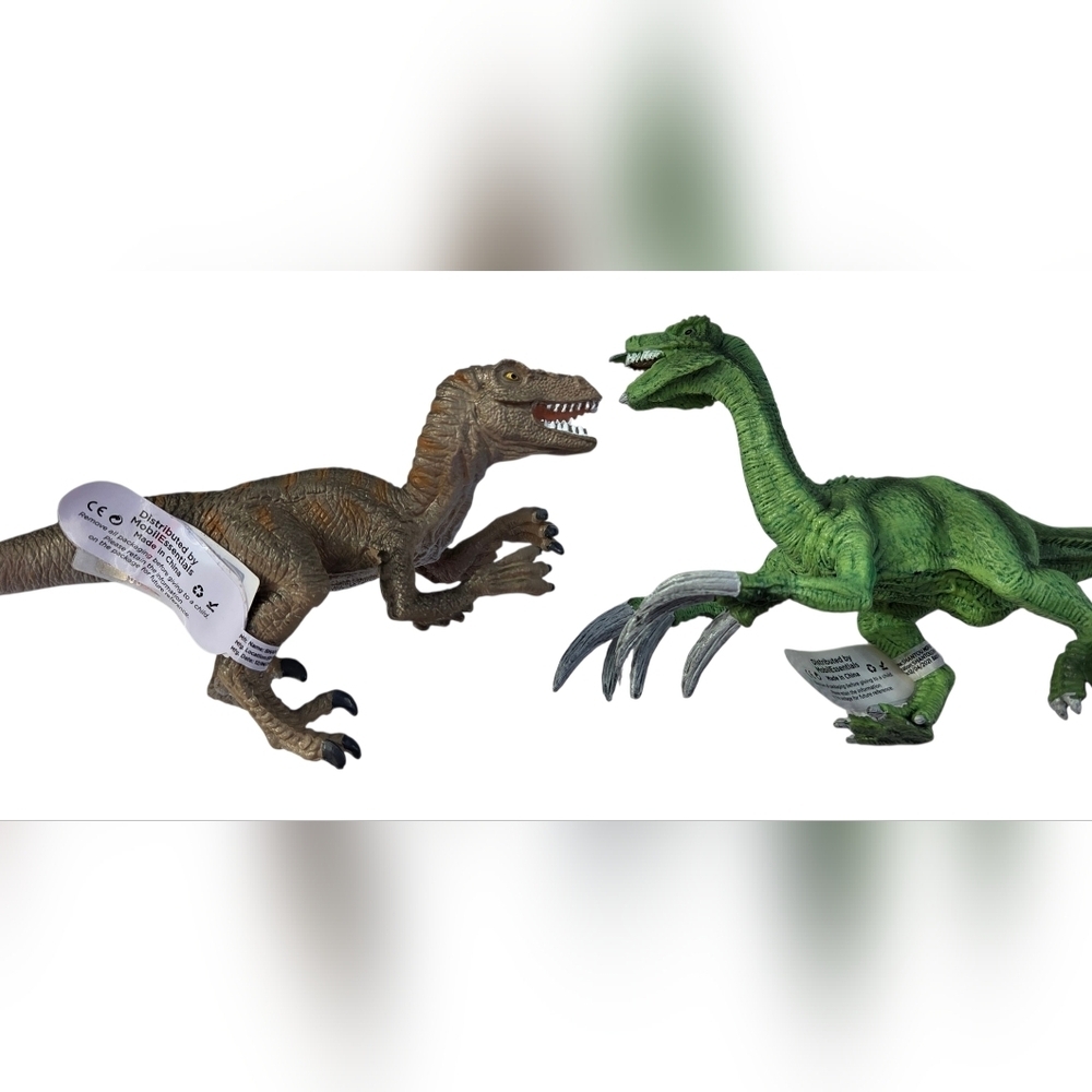 Black Kids "Amerisaurus Rex" Graphic Tee With 2 Dinosaur Toys - Picture 3 of 3